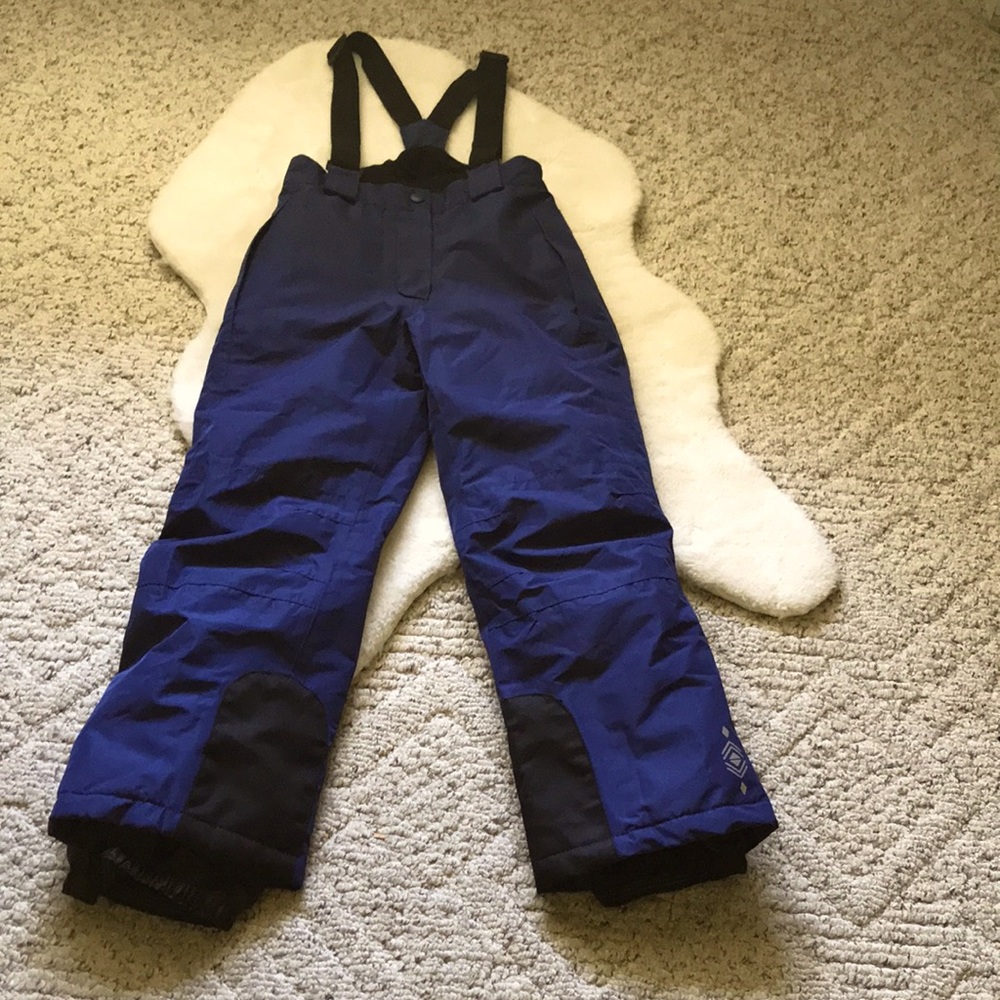 Snow pants with attached suspenders